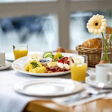 Luitpold Am 3* برين ام شيميسي